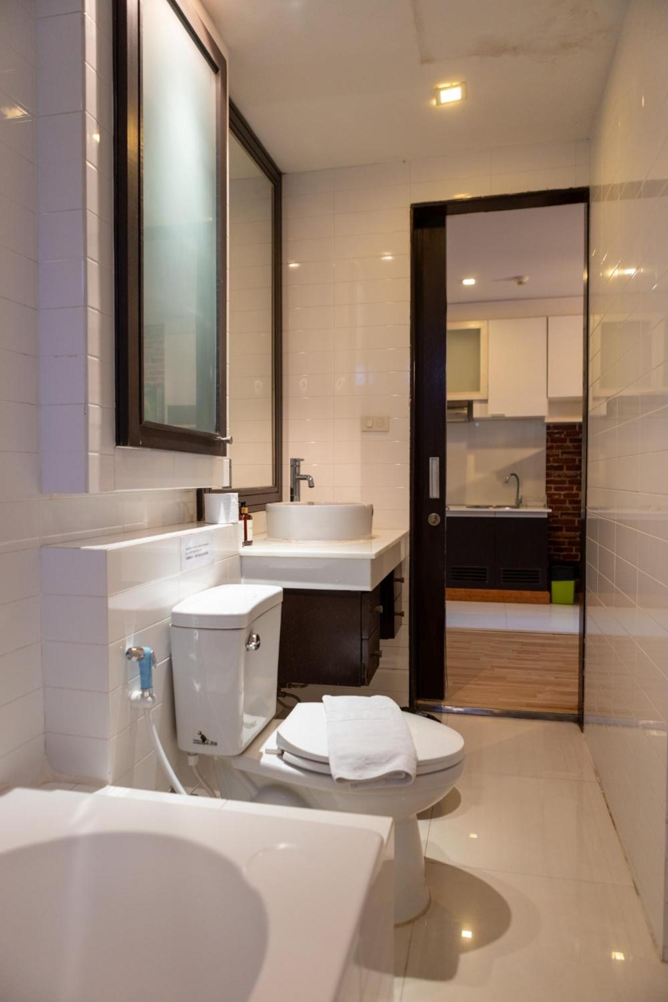 Go Inn Thonglor 23 โกอินน์ ทองหล่อ 23 X Bangkok Exteriör bild